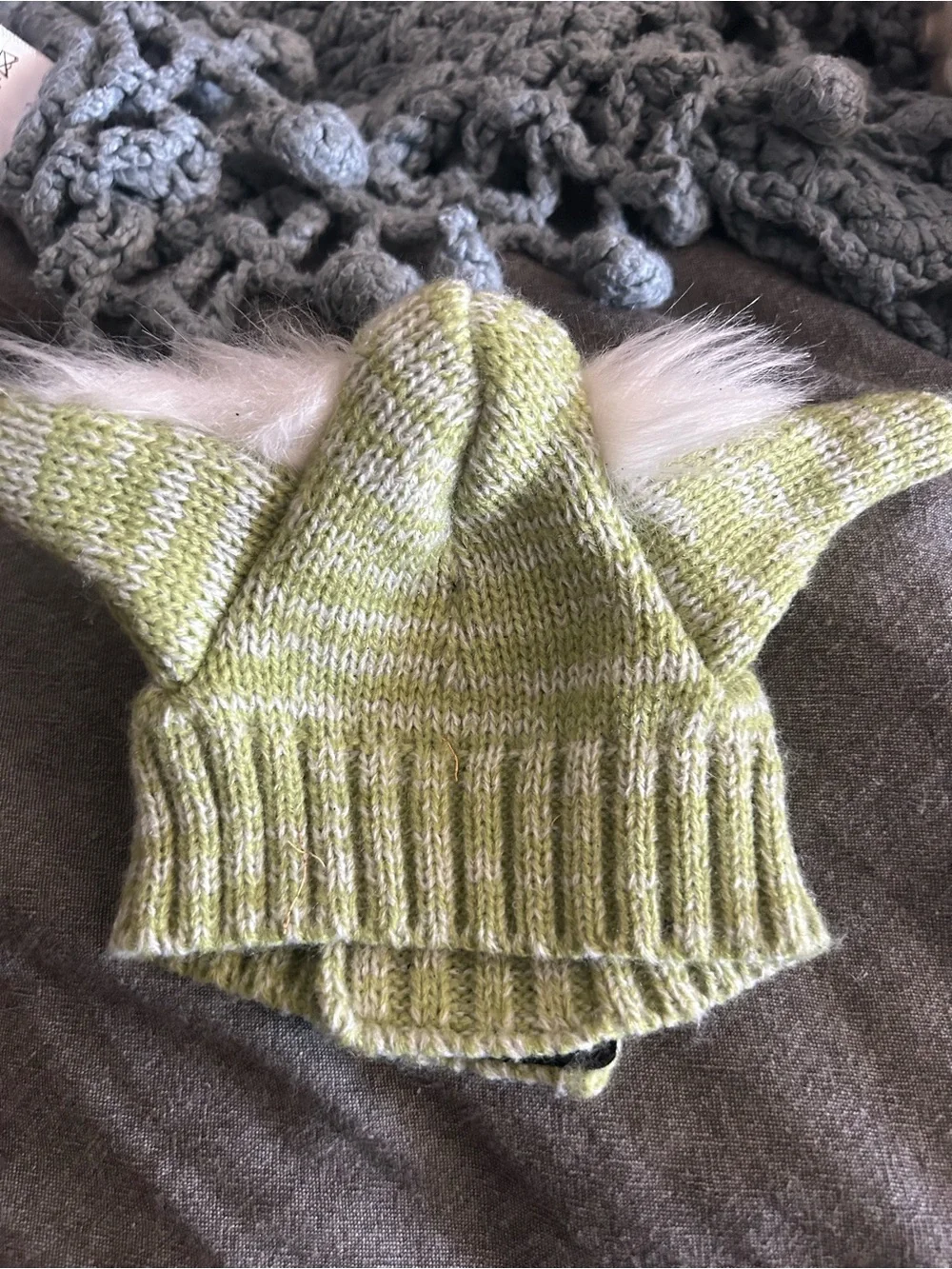 NWOT Yoda knit hat for small dog.